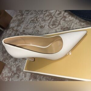 Michael Kors Amara Leather Pump in Optic White